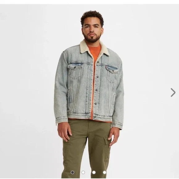 NWT LEVI'S TYPE III SHERPA TRUCKER JACKET Light Wash size SM - Picture 2 of 8